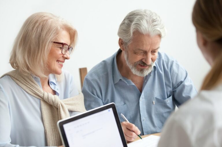 How to choose the right travel insurance for seniors