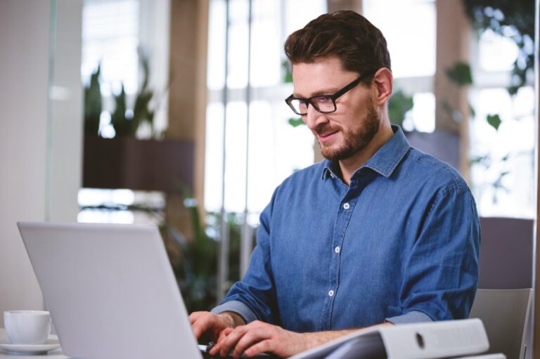 Key Differences Between Free and Paid People Search Tools